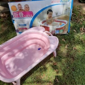 Portable fold up baby tub